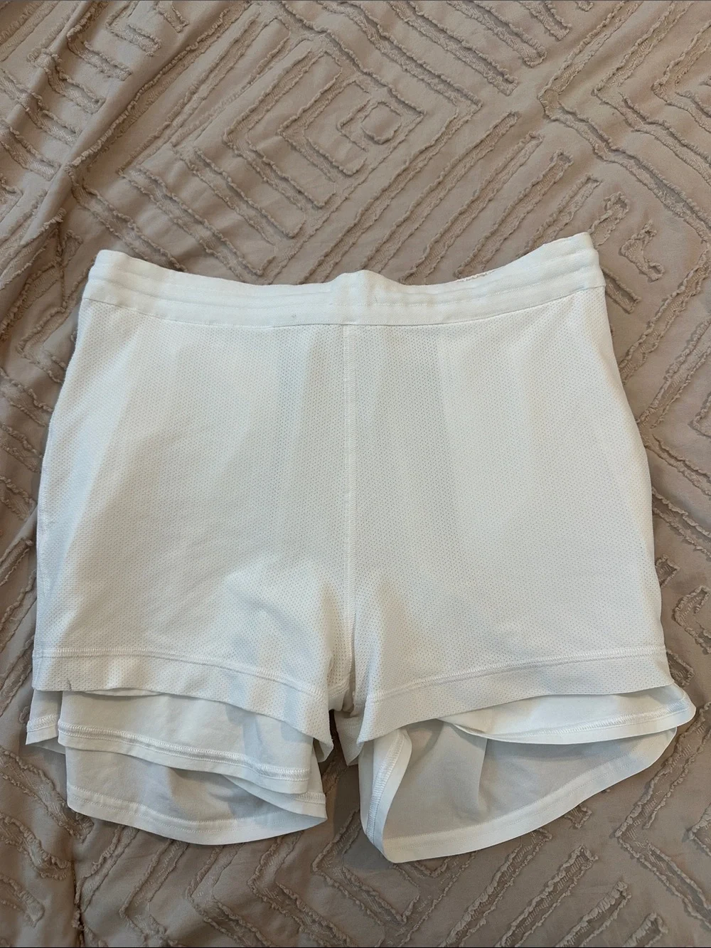 lululemon athletica hotty hot White Women's Athletic Shorts - Picture 5 of 5